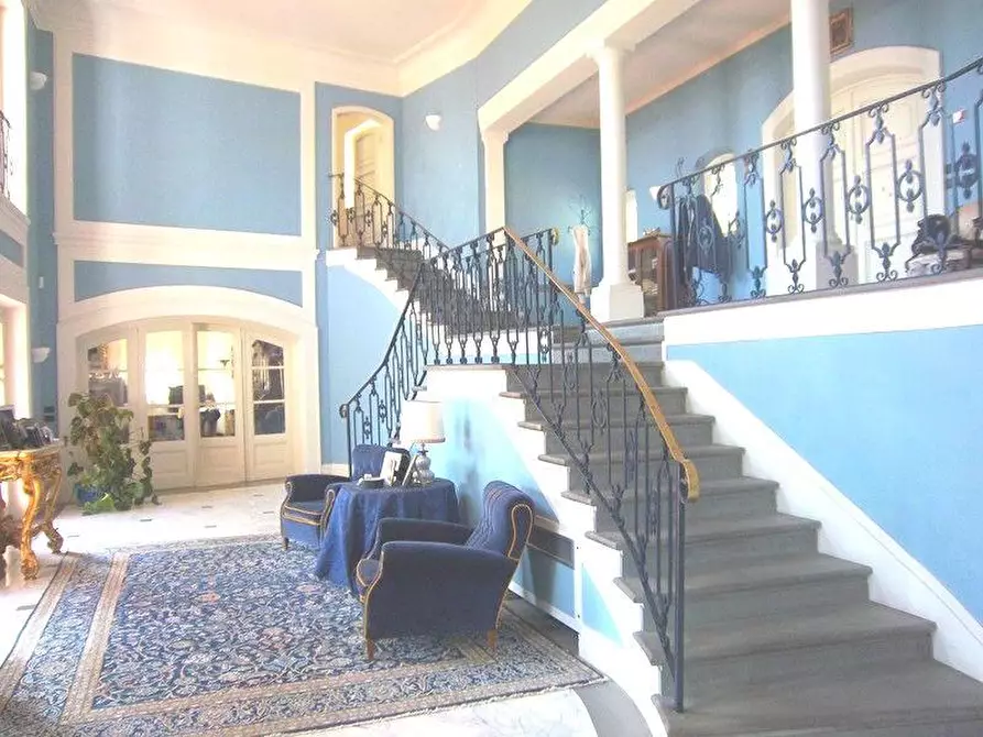 Immagine 3 di Villa in vendita  a Lucca