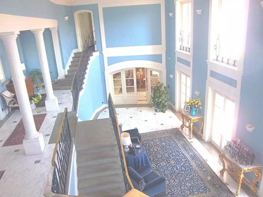 Immagine 2 di Villa in vendita  a Lucca