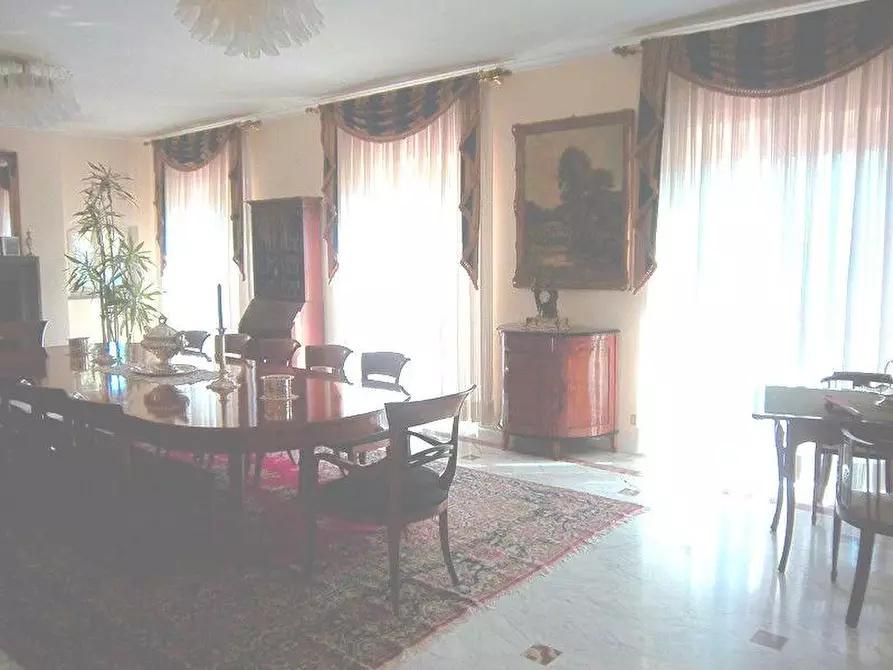Immagine 7 di Villa in vendita  a Lucca
