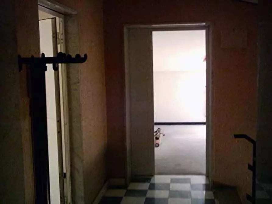 Immagine 3 di Ufficio in affitto  a Carrara