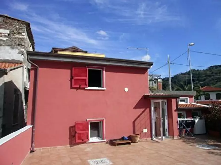 Immagine 1 di Casa indipendente in vendita  a Carrara