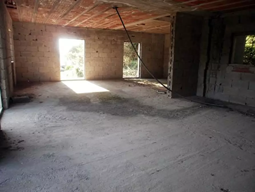 Immagine 9 di Palazzo in vendita  a Carrara