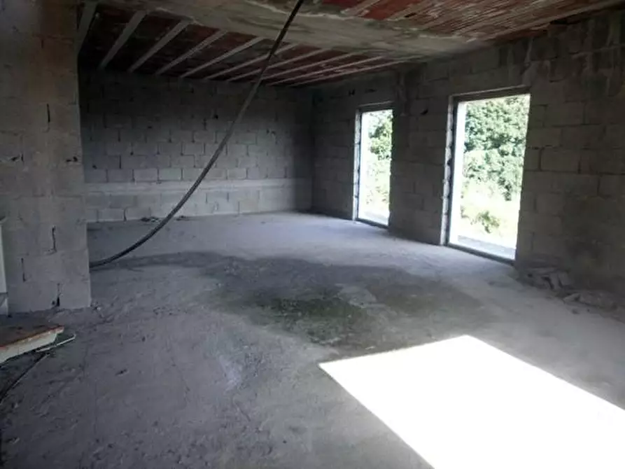 Immagine 7 di Palazzo in vendita  a Carrara