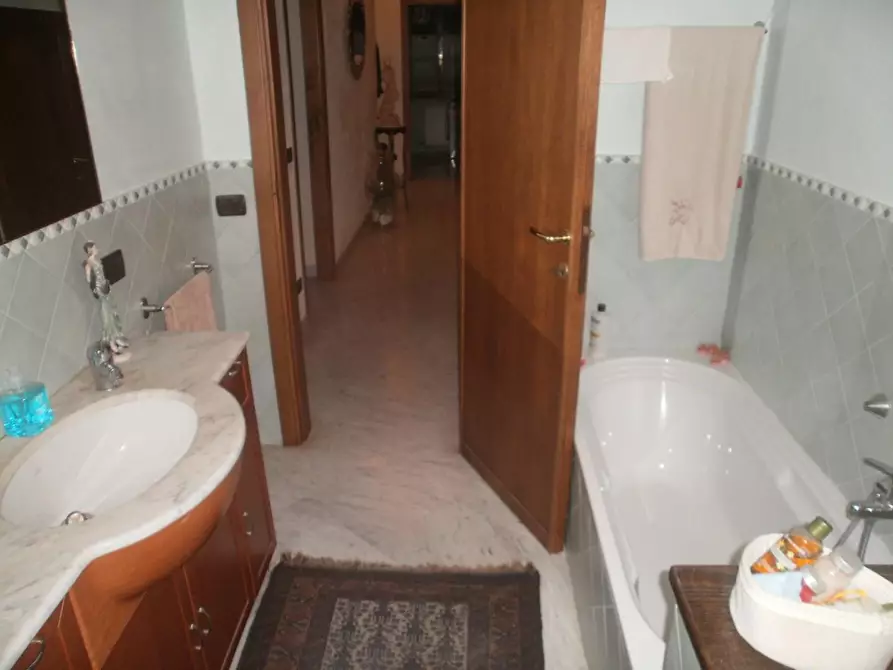 Immagine 46 di Casa indipendente in vendita  a Carrara