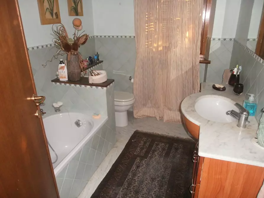 Immagine 45 di Casa indipendente in vendita  a Carrara