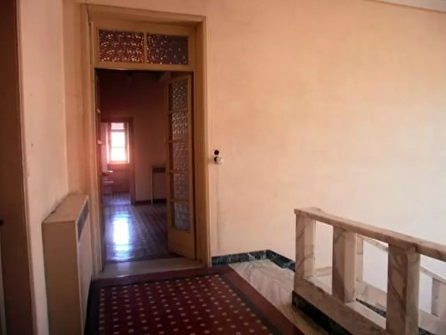 Immagine 16 di Locale commerciale in vendita  a Carrara