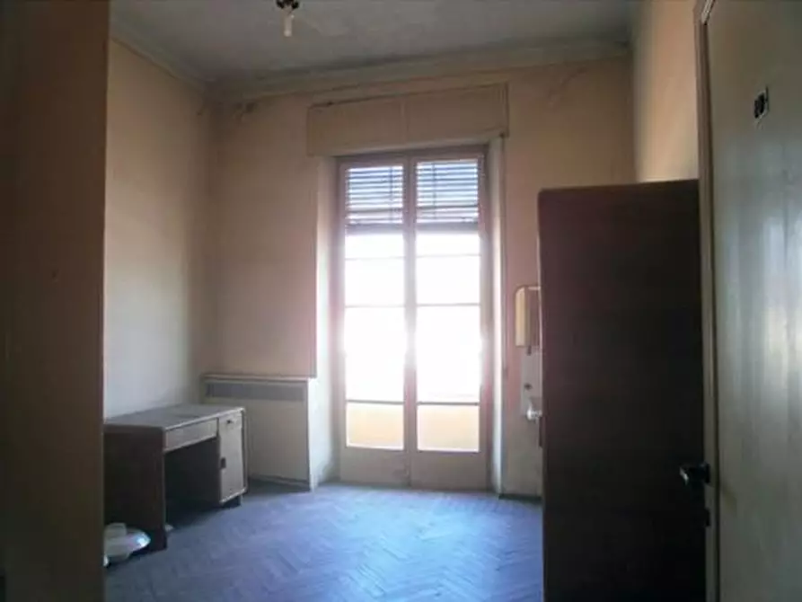 Immagine 17 di Locale commerciale in vendita  a Carrara