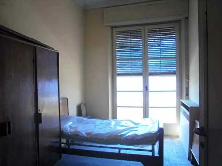 Immagine 15 di Locale commerciale in vendita  a Carrara