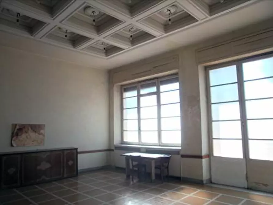 Immagine 13 di Locale commerciale in vendita  a Carrara