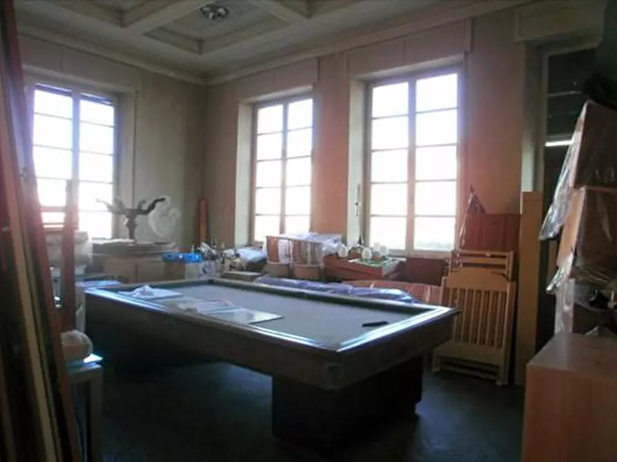 Immagine 21 di Locale commerciale in vendita  a Carrara