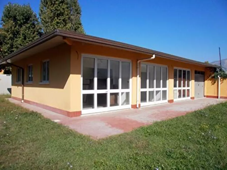 Immagine 3 di Locale commerciale in vendita  a Carrara