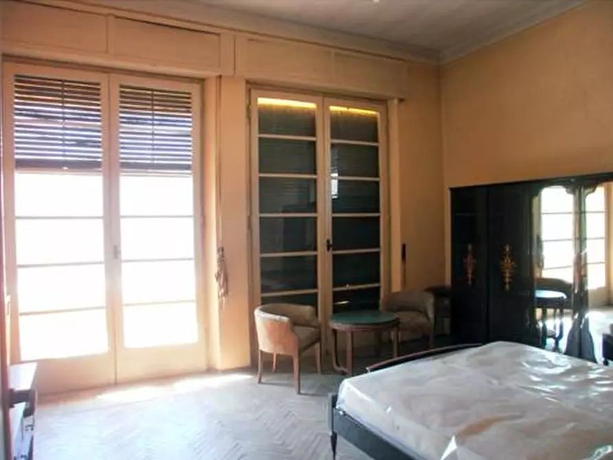 Immagine 14 di Locale commerciale in vendita  a Carrara