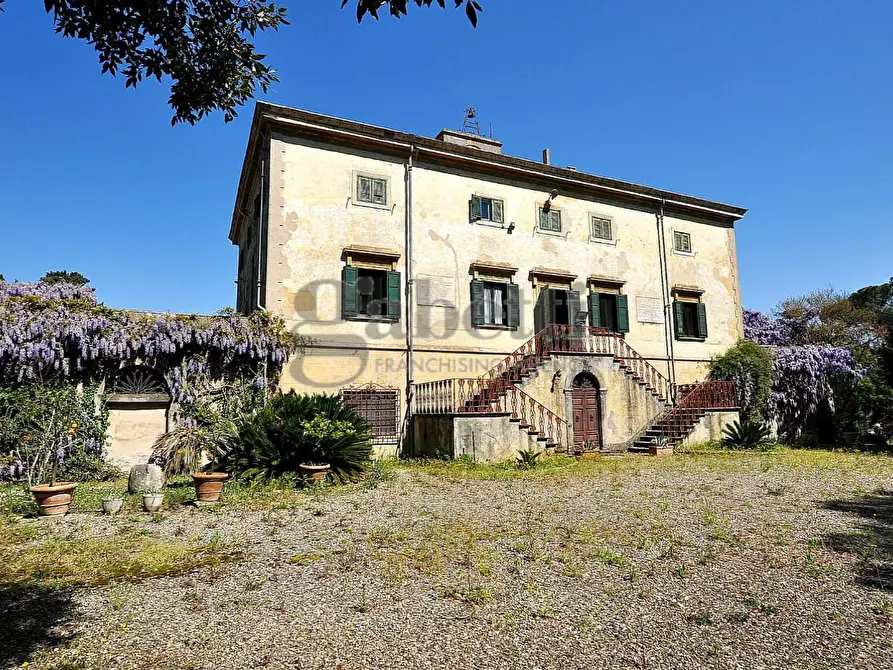 Immagine 1 di Villa in vendita  a Collesalvetti