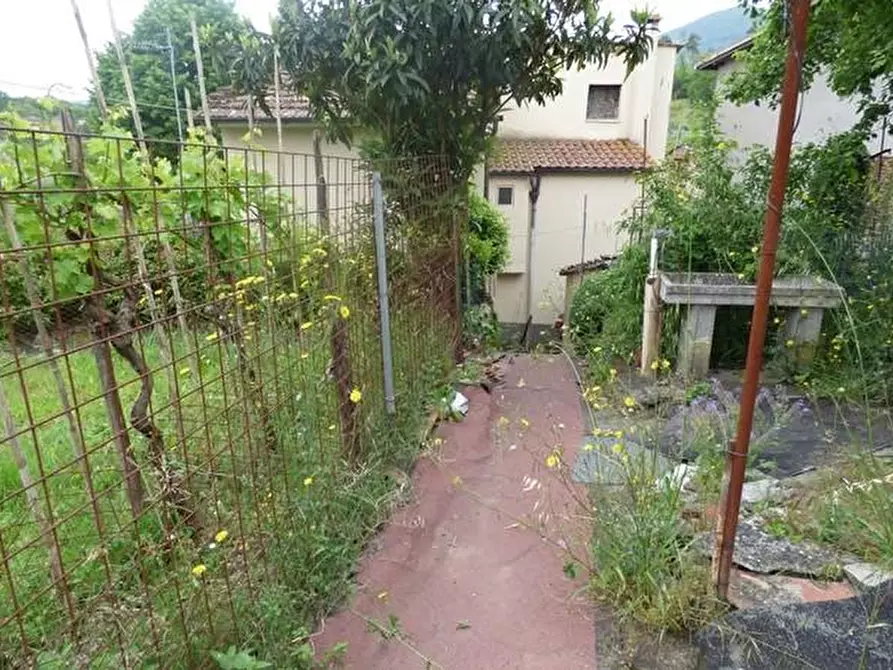 Immagine 2 di Casa indipendente in vendita  a Lucca