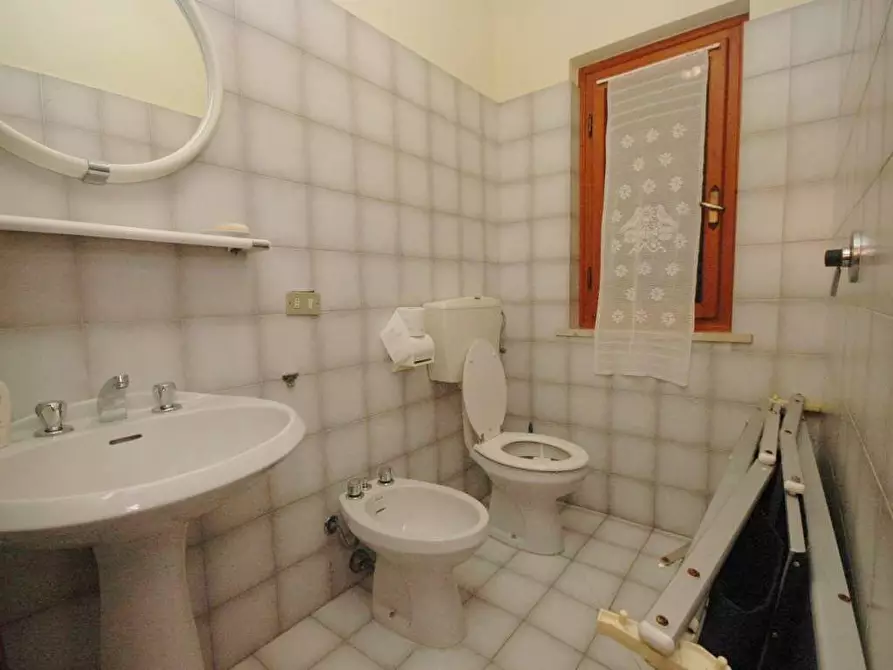 Immagine 13 di Villa in vendita  a Porcari