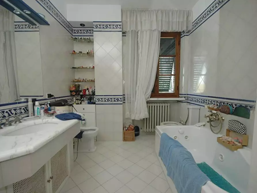 Immagine 9 di Villa in vendita  a Porcari