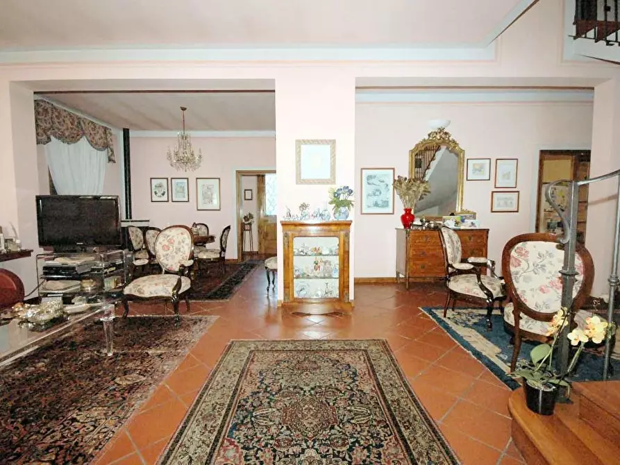 Immagine 2 di Villa in vendita  a Porcari