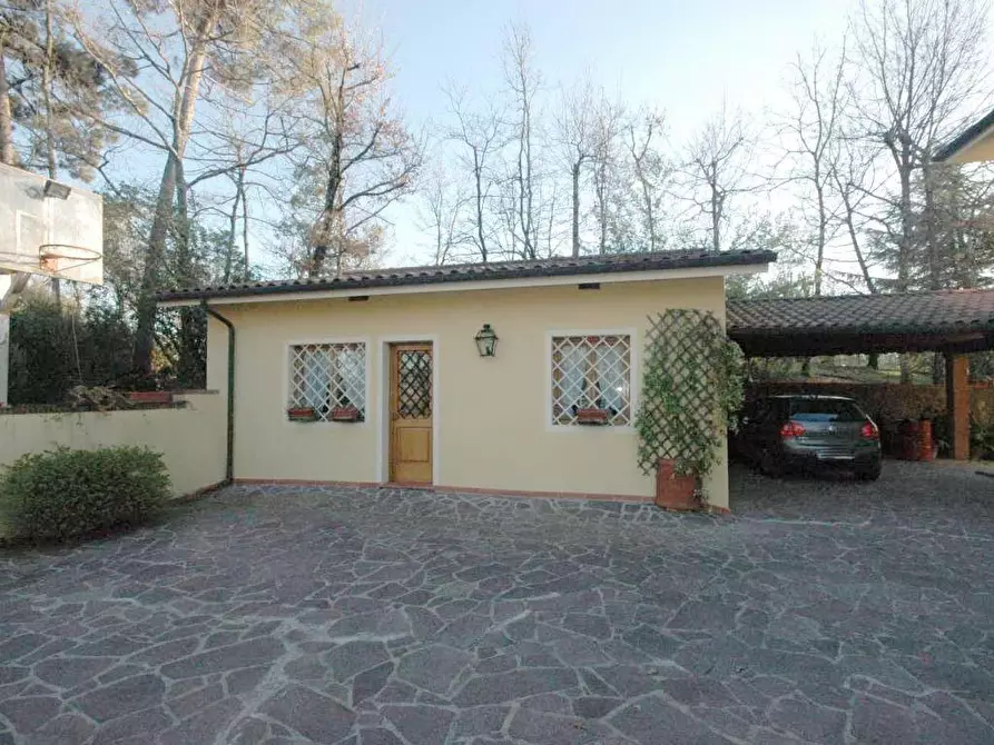 Immagine 10 di Villa in vendita  a Porcari