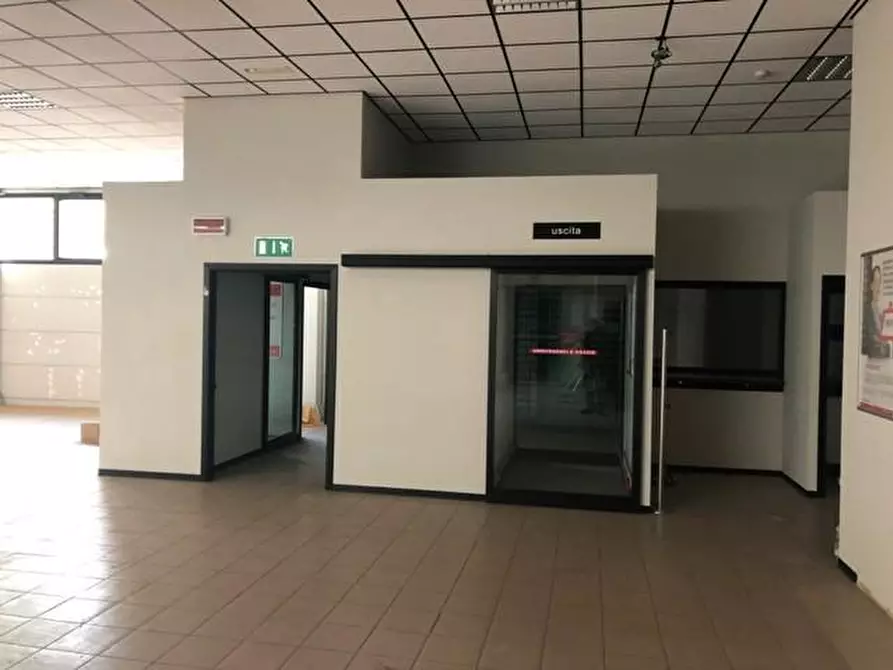 Immagine 3 di Capannone industriale in vendita  a Calcinaia