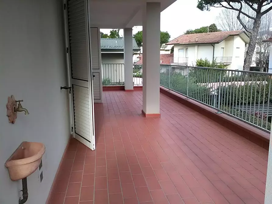 Immagine 17 di Appartamento in affitto  a Viareggio