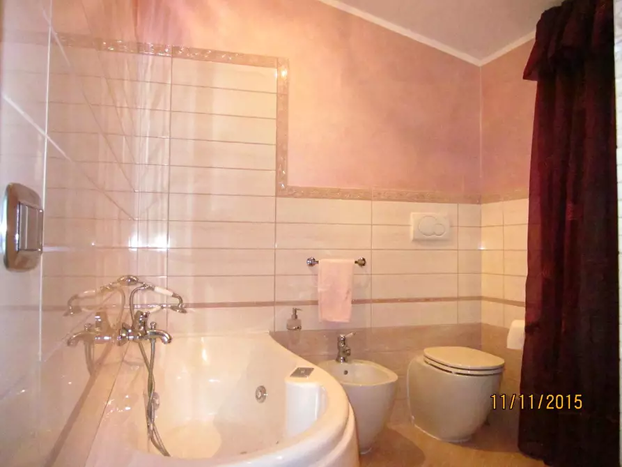 Immagine 8 di Villa in vendita  a Massa