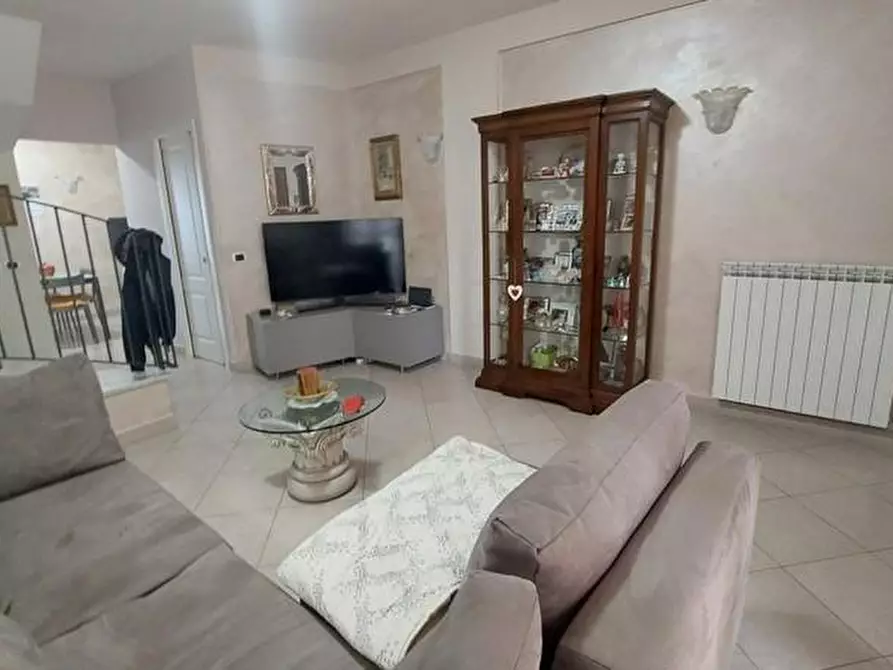 Immagine 9 di Villetta a schiera in vendita  a Massa