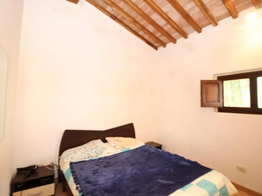 Immagine 4 di Appartamento in vendita  a Siena