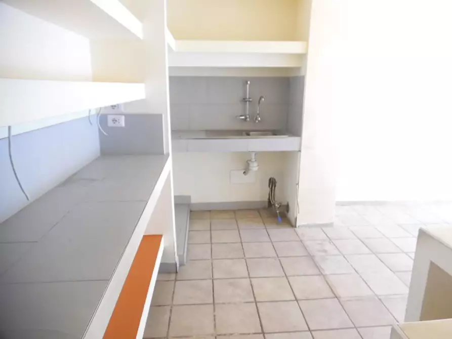 Immagine 5 di Locale commerciale in affitto  a Pontedera