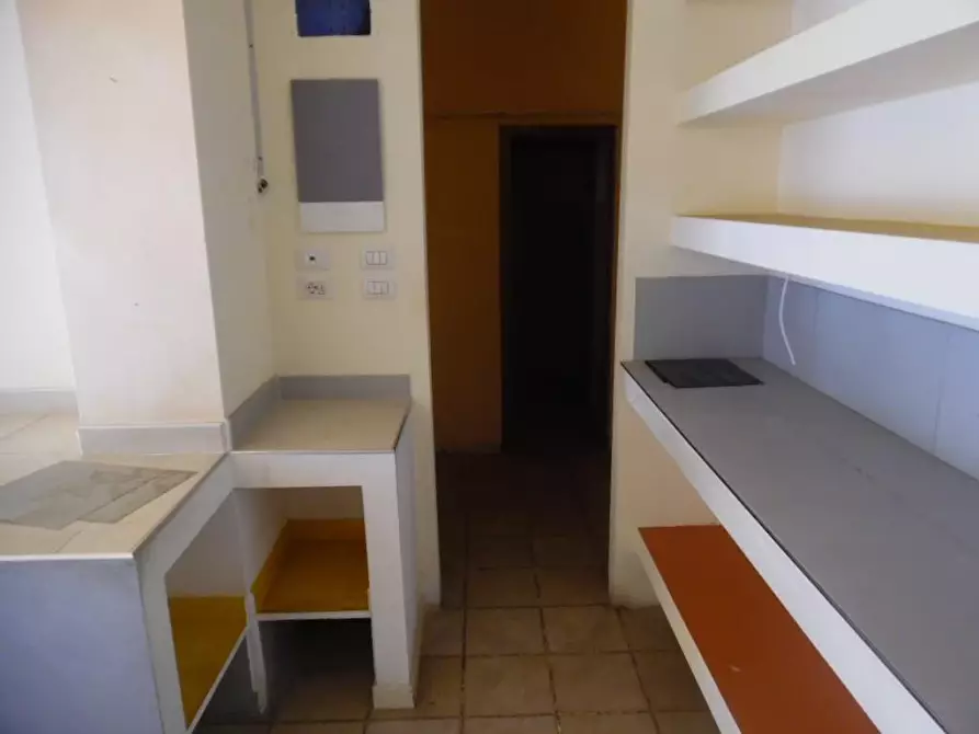 Immagine 3 di Locale commerciale in affitto  a Pontedera