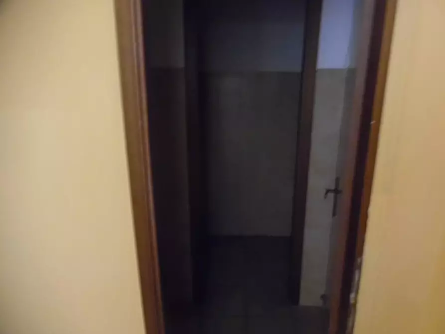 Immagine 4 di Locale commerciale in affitto  a Pontedera