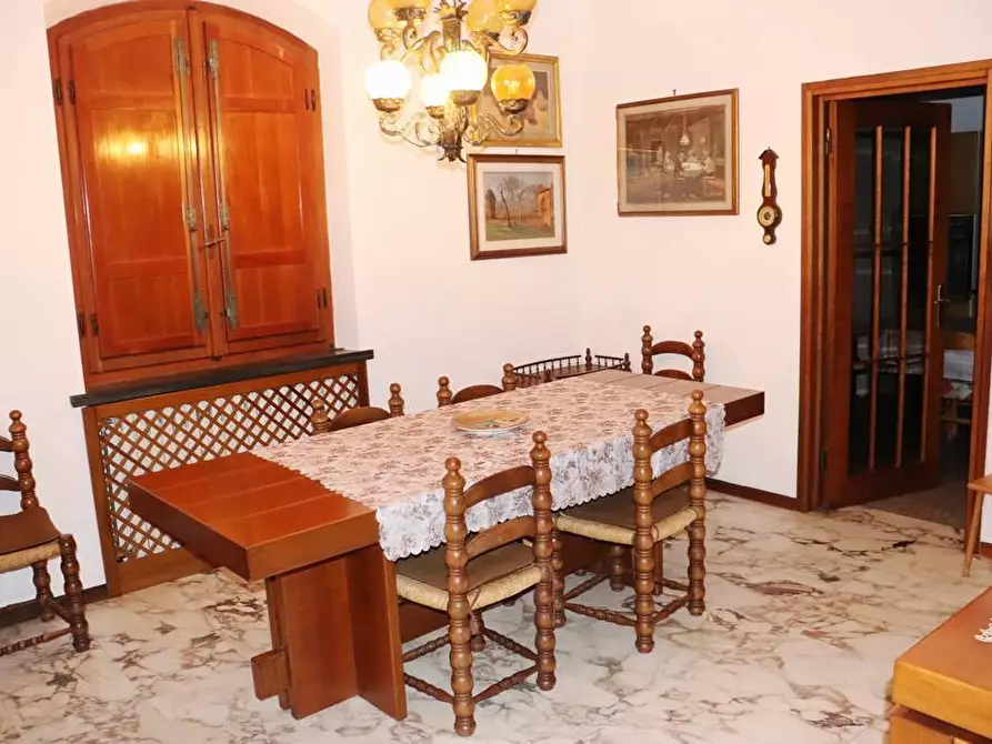 Immagine 5 di Villa in vendita  a Cascina