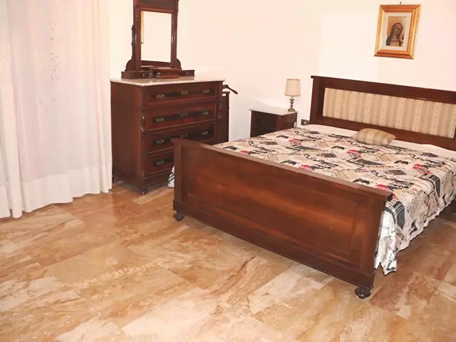 Immagine 11 di Villa in vendita  a Cascina