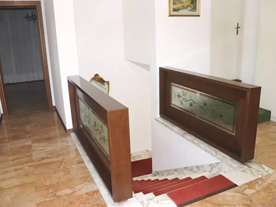 Immagine 8 di Villa in vendita  a Cascina