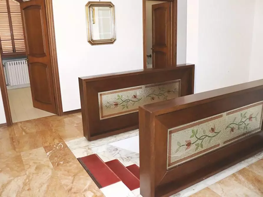 Immagine 7 di Villa in vendita  a Cascina