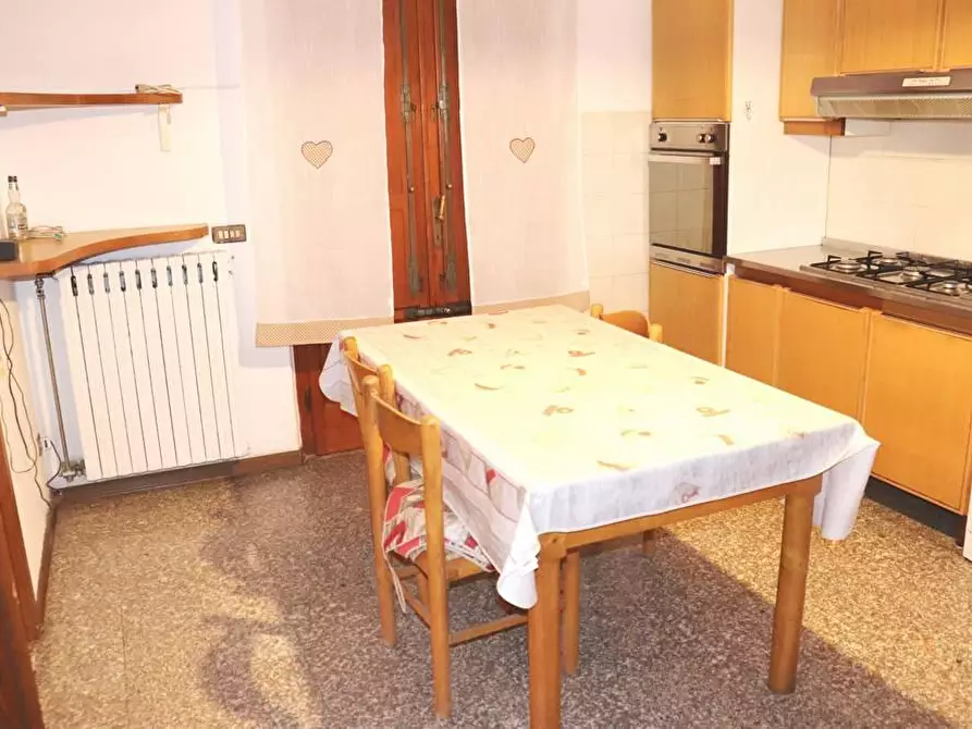 Immagine 18 di Villa in vendita  a Cascina