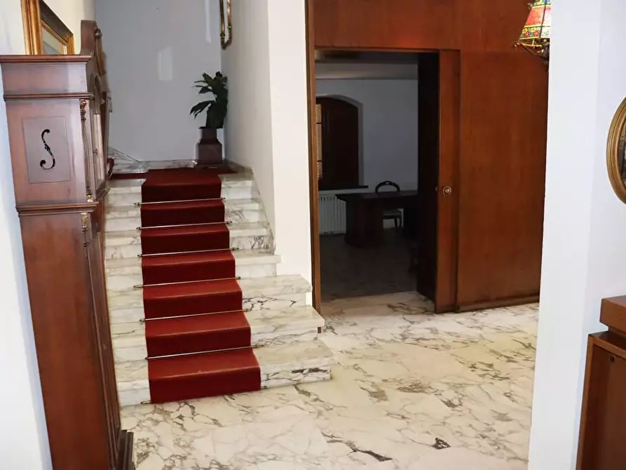 Immagine 6 di Villa in vendita  a Cascina