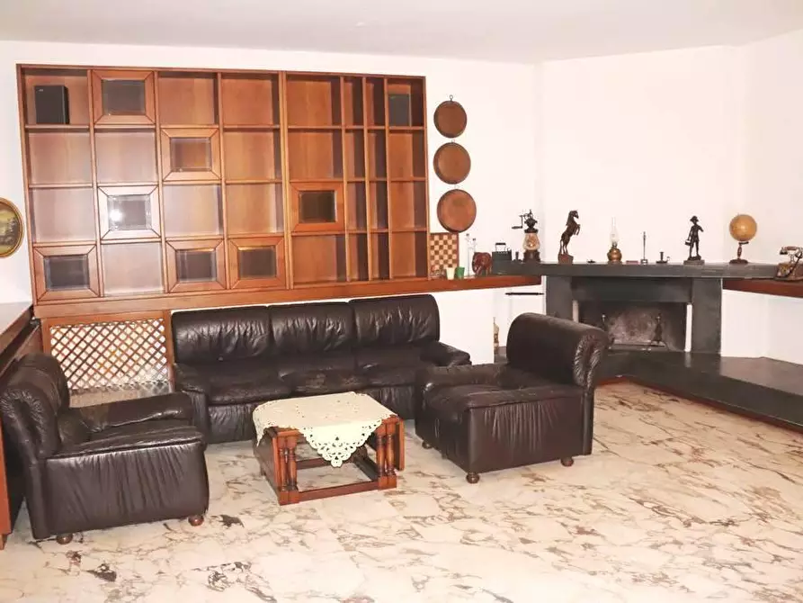 Immagine 4 di Villa in vendita  a Cascina