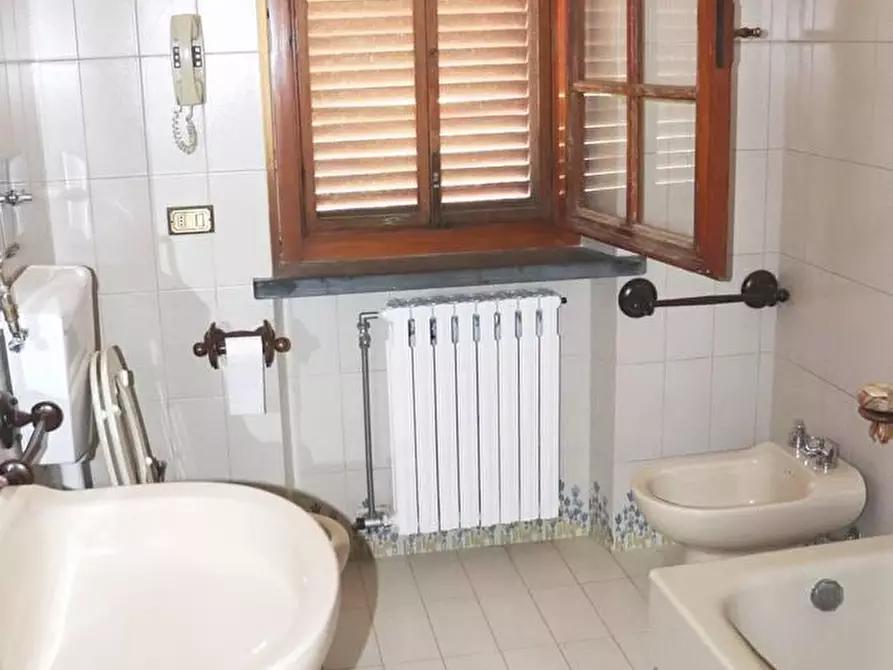 Immagine 14 di Villa in vendita  a Cascina