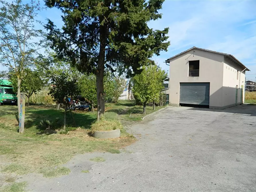 Immagine 6 di Deposito in vendita  a San Miniato