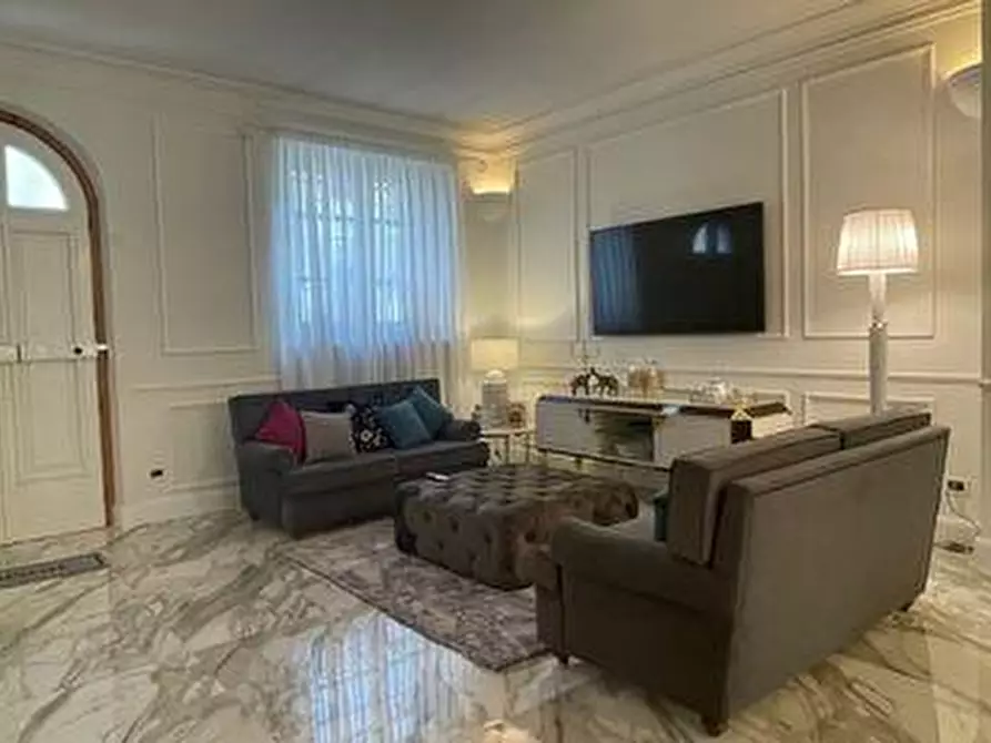 Immagine 39 di Appartamento in vendita  a Viareggio