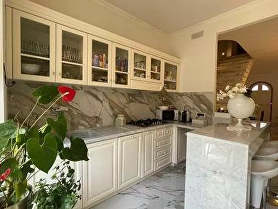 Immagine 45 di Appartamento in vendita  a Viareggio