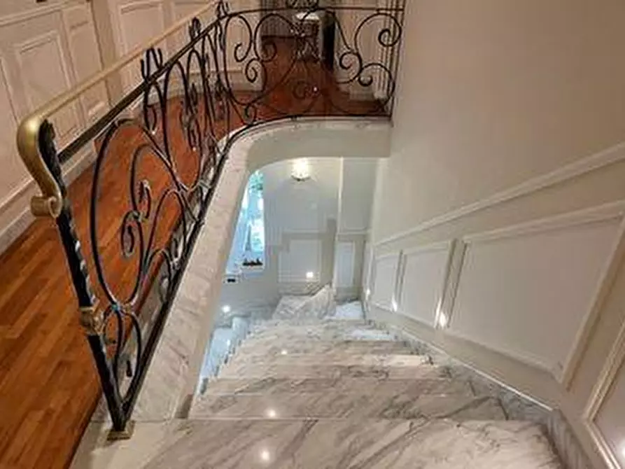 Immagine 3 di Appartamento in vendita  a Viareggio