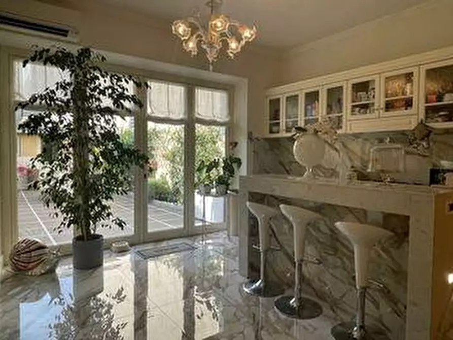 Immagine 40 di Appartamento in vendita  a Viareggio