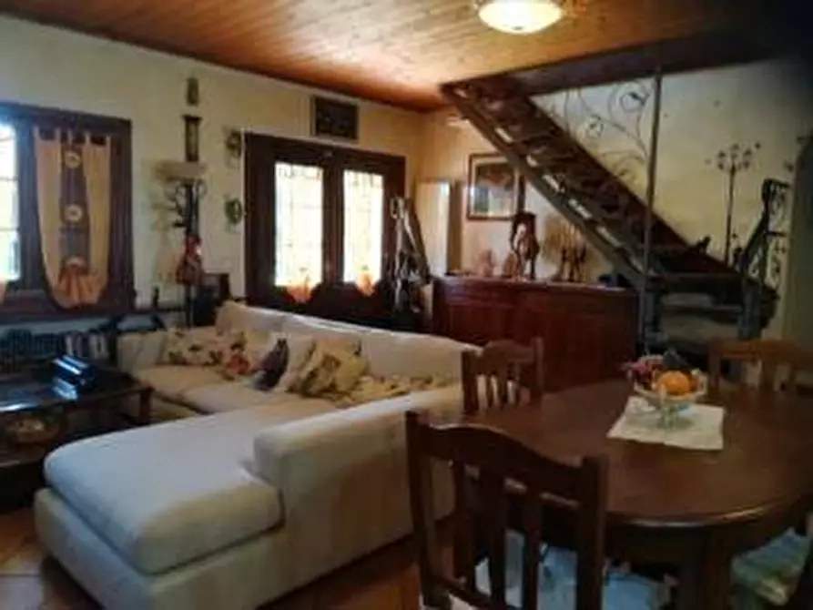 Immagine 13 di Casa semindipendente in vendita  a Viareggio