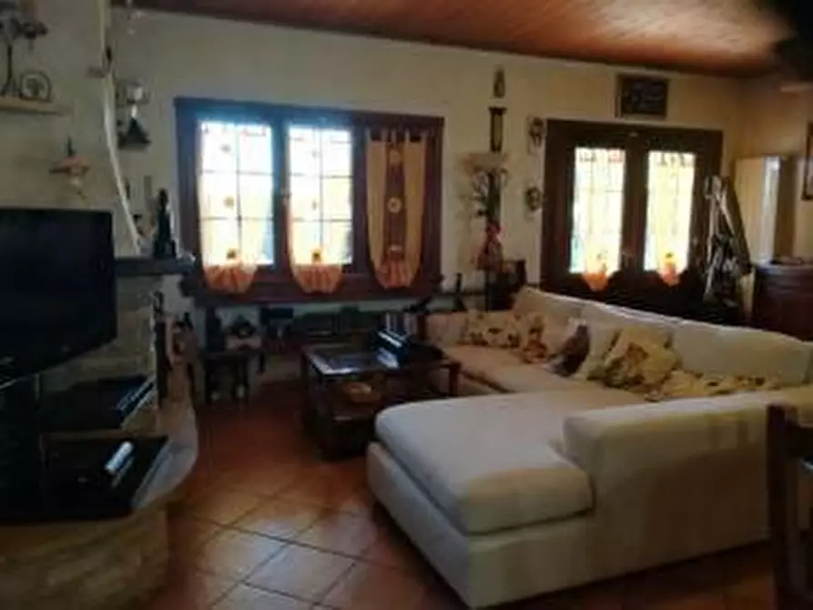 Immagine 10 di Casa semindipendente in vendita  a Viareggio