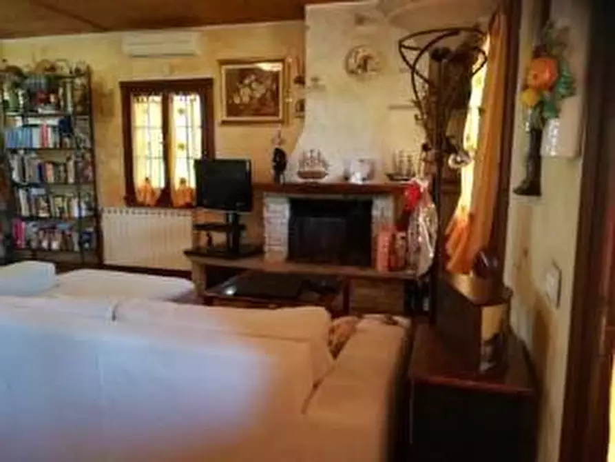 Immagine 9 di Casa semindipendente in vendita  a Viareggio