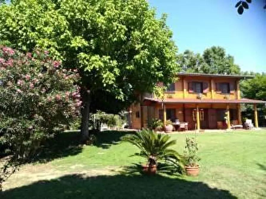 Immagine 17 di Casa semindipendente in vendita  a Viareggio