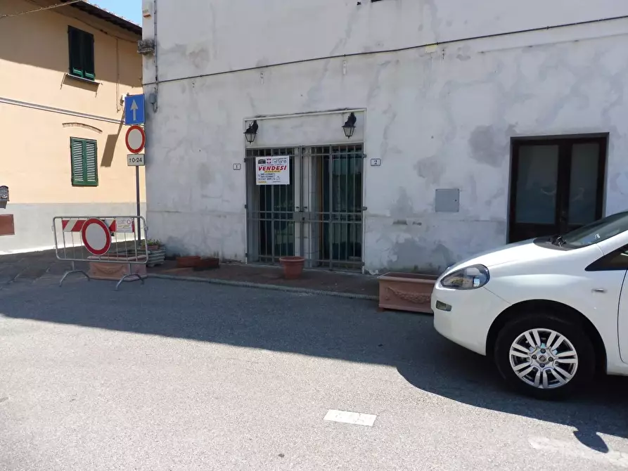 Immagine 23 di Locale commerciale in vendita  a Terricciola