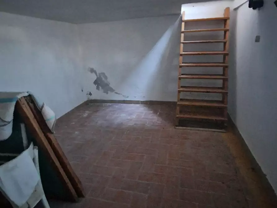 Immagine 41 di Casa indipendente in vendita  a Massa