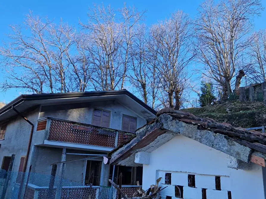 Immagine 1 di Casa indipendente in vendita  a Massa